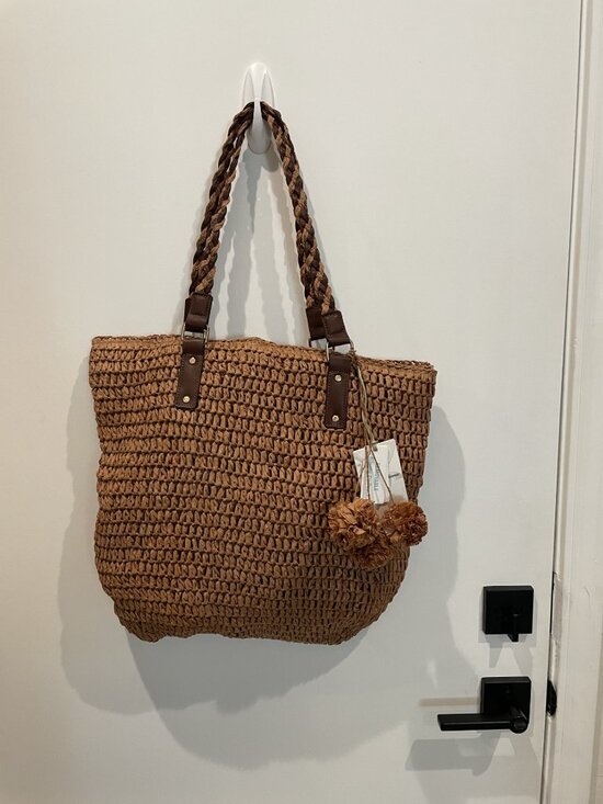 Tommy Bahama Handbags - Tommy Bahama Mama Tote with interior pouch - Brand New with tags! - Retail $118
